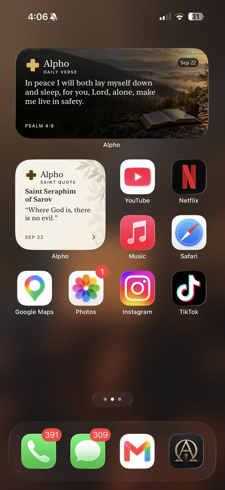Alpho Home Screen widgets: the daily verse from Psalm 4:8 and a saint quote from St. Seraphim of Sarov.